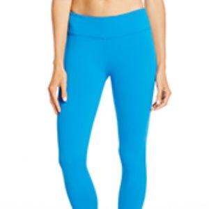 Fabletics Salar Solid PowerHold Capri